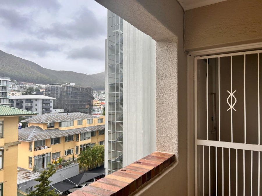 To Let 1 Bedroom Property for Rent in Sea Point Western Cape